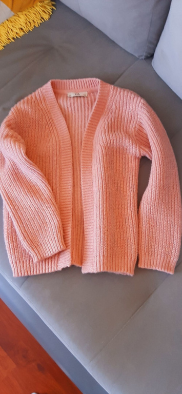 Sweterek dziewczęcy - zdjęcie główne