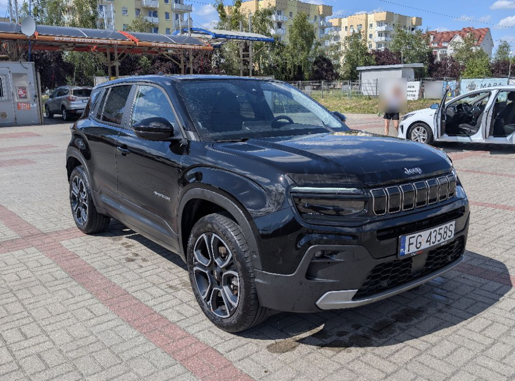 Jeep AVENGER 1.2 mHEV, najbogatsza wersja Summit - jak nowy - zdjęcie 3